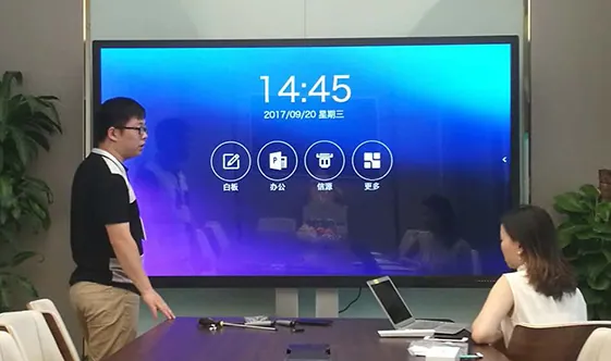 Televizor, reklama pleyeri va ovoz bitta yechimda
